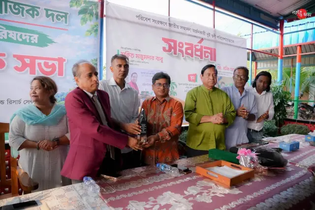 প্রকৃতি ও নদী সংরক্ষণে অবদানের স্বীকৃতি: সম্মাননা পেলেন মুকিত মজুমদার ও মো. মনির হোসেন