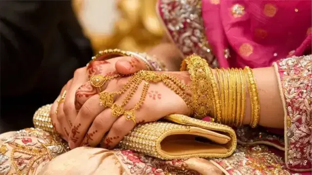 দেশে সোনার দাম কমেছে